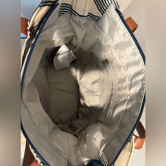 Jj Cole Diaper Bag with Strap and Diaper pad - Picture 5 of 16